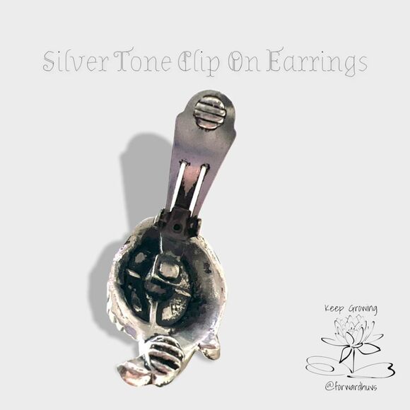 Unmarked Vintage Silver Tone Clip on Earrings - Picture 5 of 8